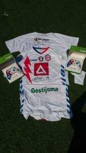 Camisetas y mandos del Rayo Majadahonda eSports.