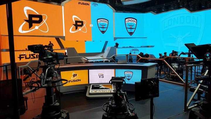 Blizzard Arena tras unas semifinales que dejan a London Spitfire y Philadelphia Fusion como finalistas.