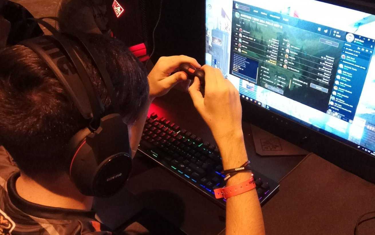 Gaax preparándose para jugar una partida de League Of Legends