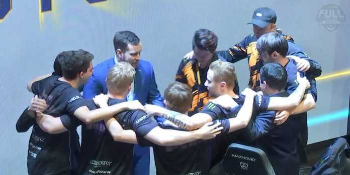 FNATIC-celebrando-victoria-cloud9-worlds-2018 FNATIC celebrando la victoria frente a Cloud9 en las semifinales de Worlds 2018 de League Of Legends