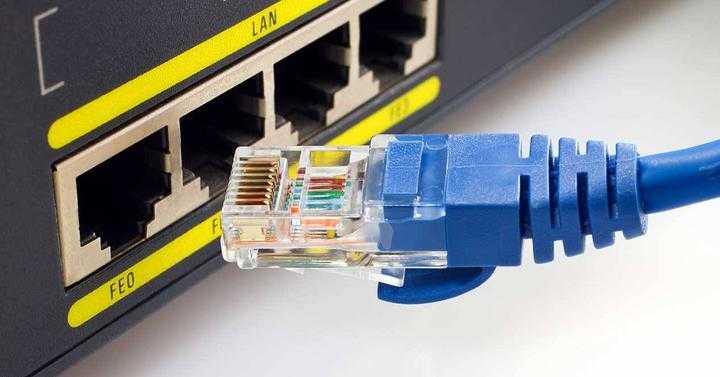 Cable Ethernet y router.