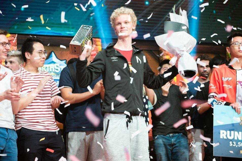 Hunterace levanta trofeo Hearthstone