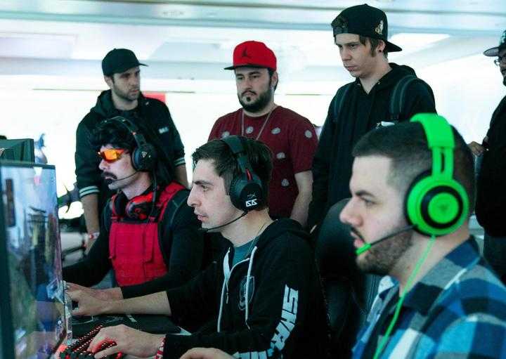 Streamers probando Apex Legends.