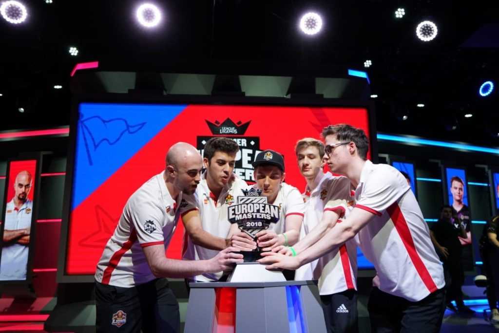 Los jugadores de MAD Lions levantan el título de European Masters 2018 (verano)