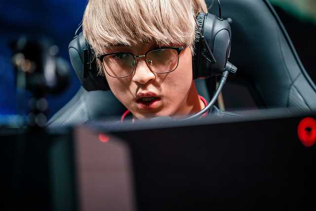 Hans Sama vs Fnatic