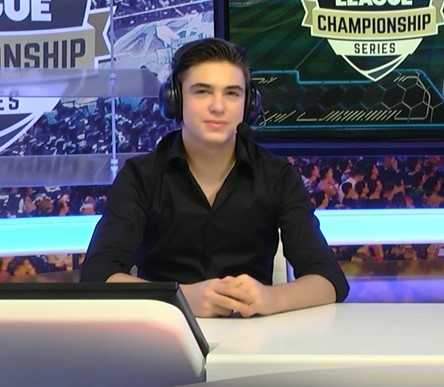 Wolfsonthemoon en la mesa de comentaristas de la RLCS