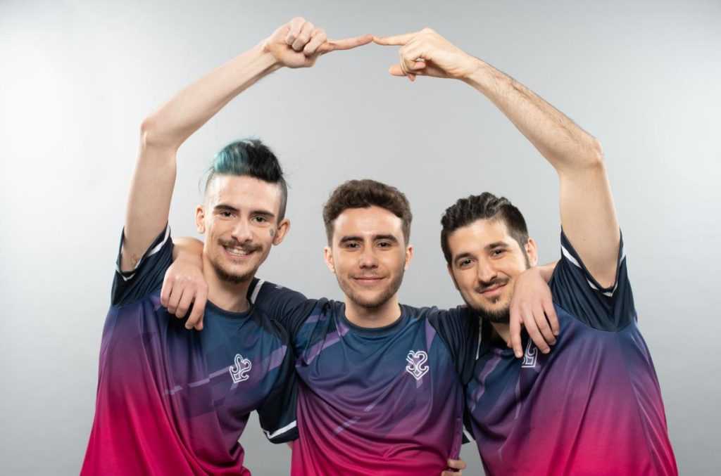 Pepii, Carbono y Nandisko, jugadores de S2V.