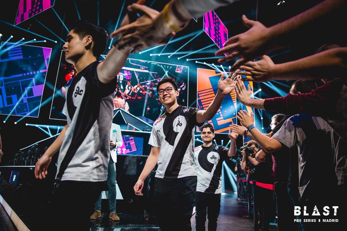 Cloud9 saluda a los fans