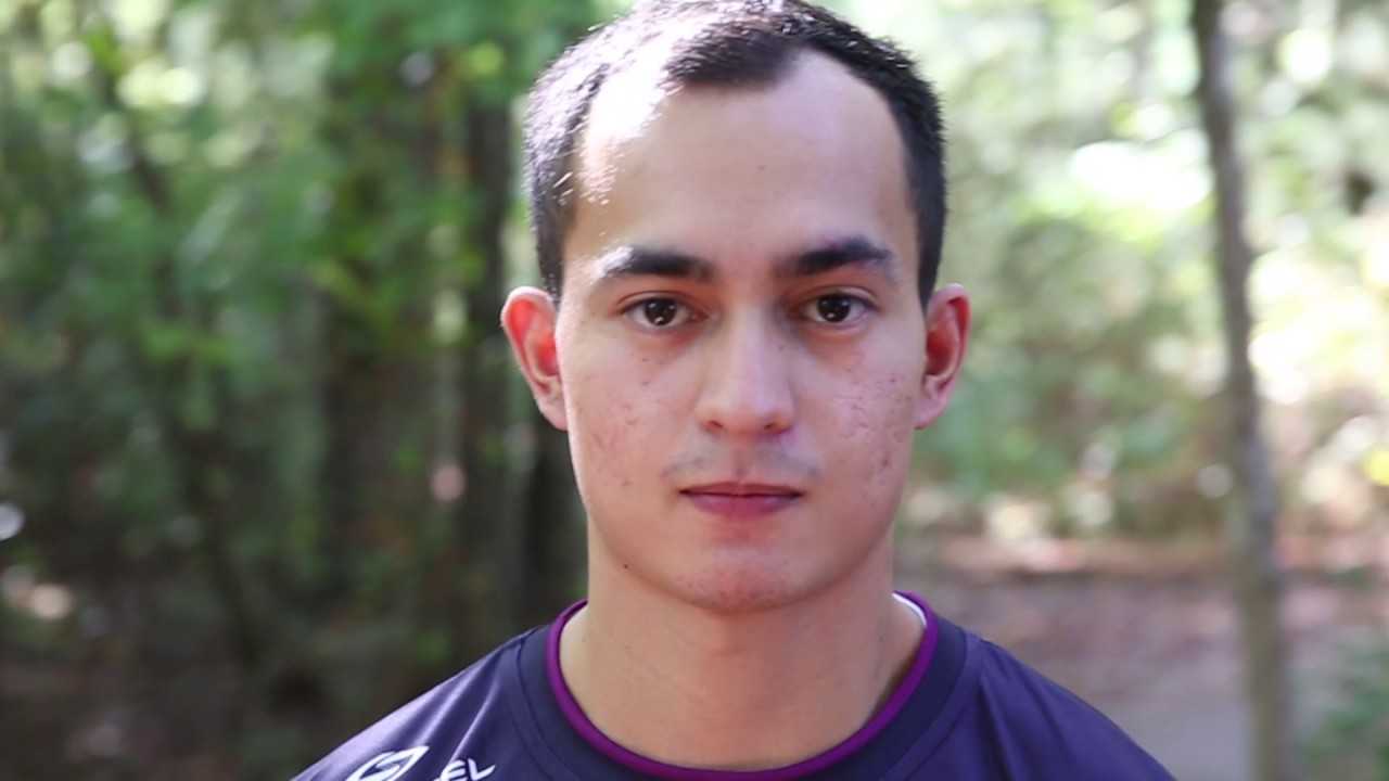 Adapting, jungler de Smite.