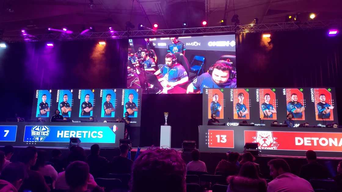DETONA contra Heretics en la final del OMEN Atlantic Challenge