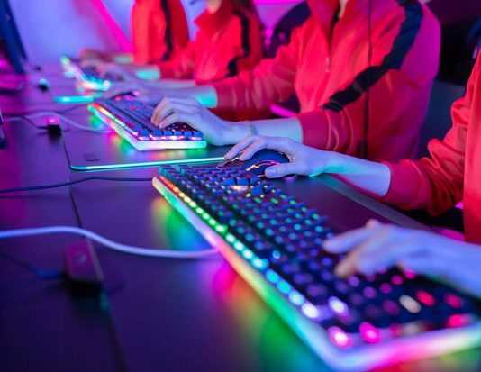 Cómo apostar en esports si nunca has jugado: guía rápida para principiantes Cómo apostar en esports si nunca has jugado.jpg